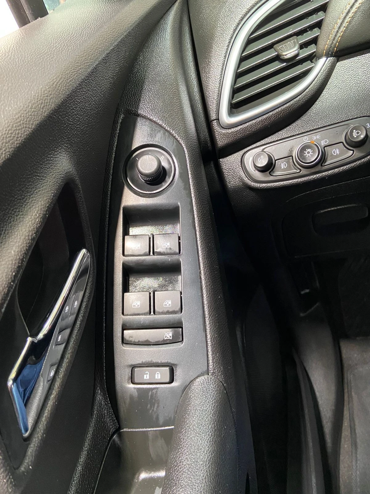 CHEVROLET TRACKER