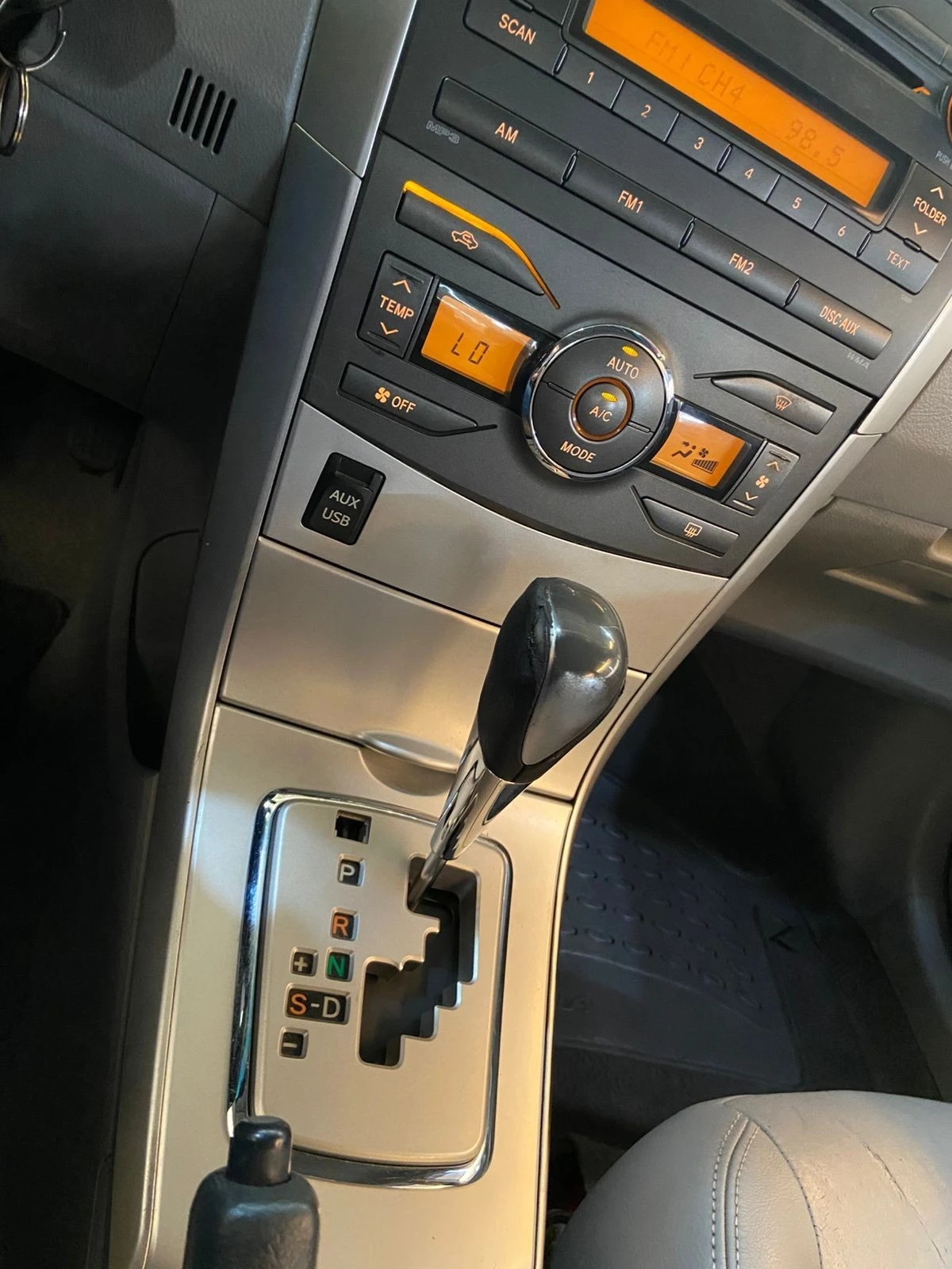 TOYOTA COROLLA