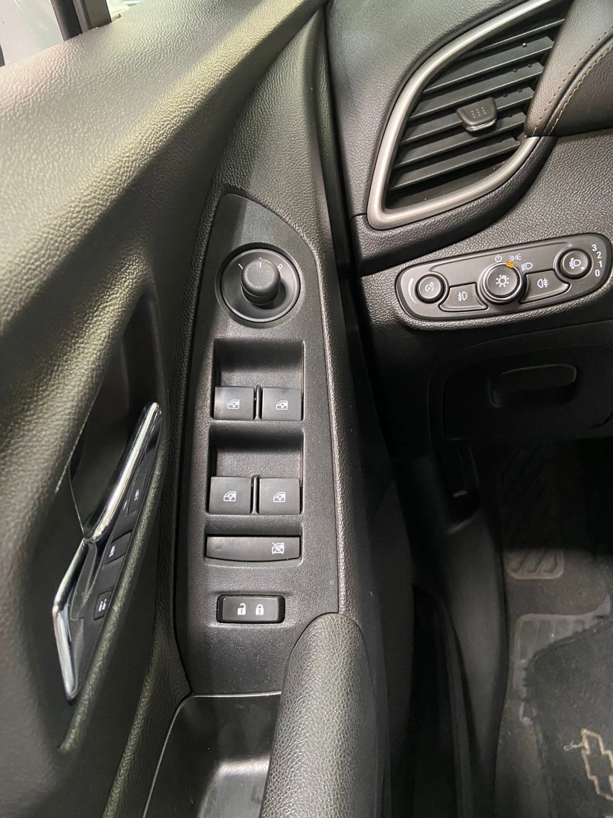 CHEVROLET TRACKER
