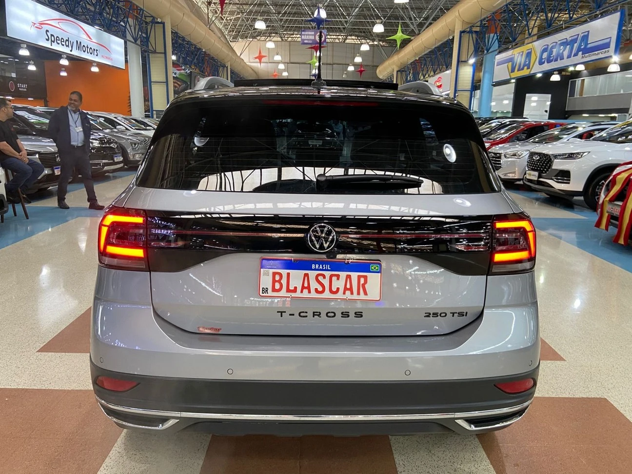 VOLKSWAGEN T-CROSS