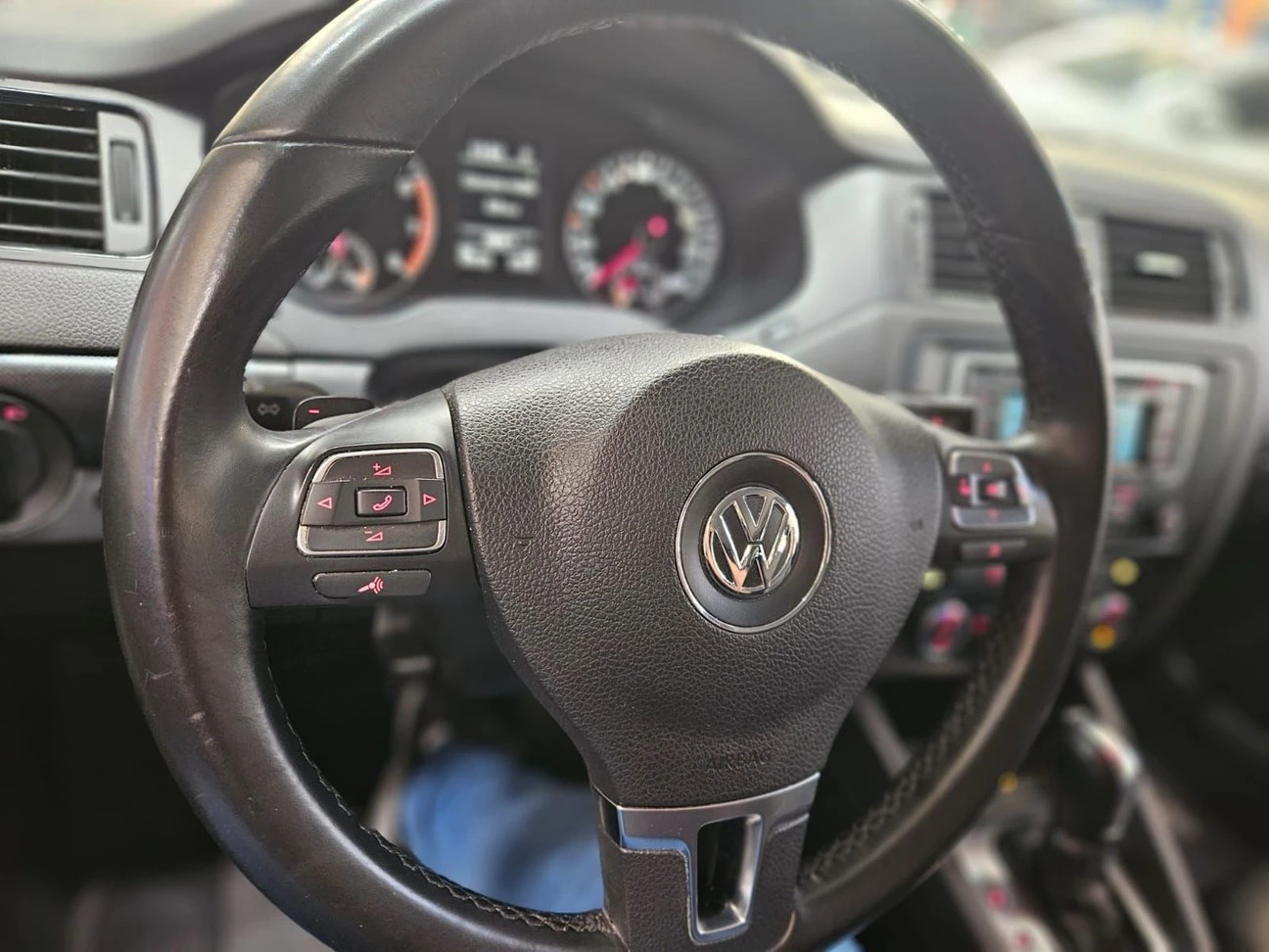 VOLKSWAGEN JETTA