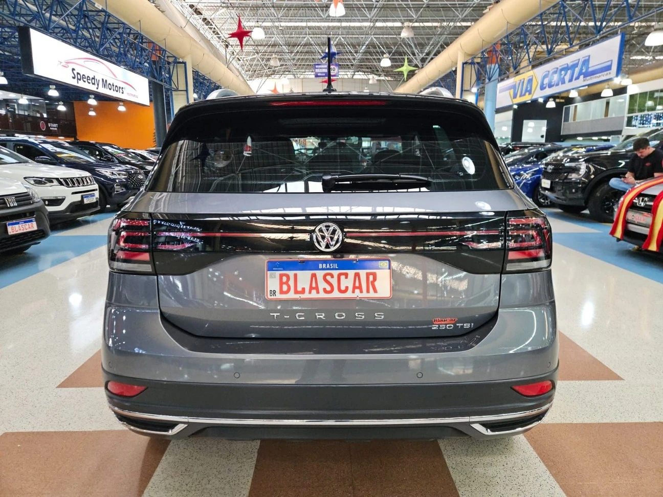 VOLKSWAGEN T-CROSS