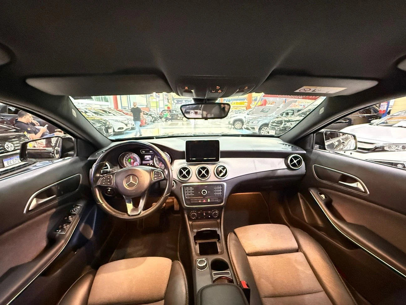 MERCEDES-BENZ GLA 200