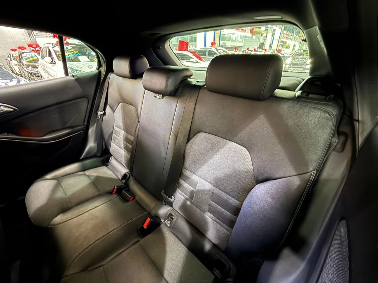 MERCEDES-BENZ GLA 200