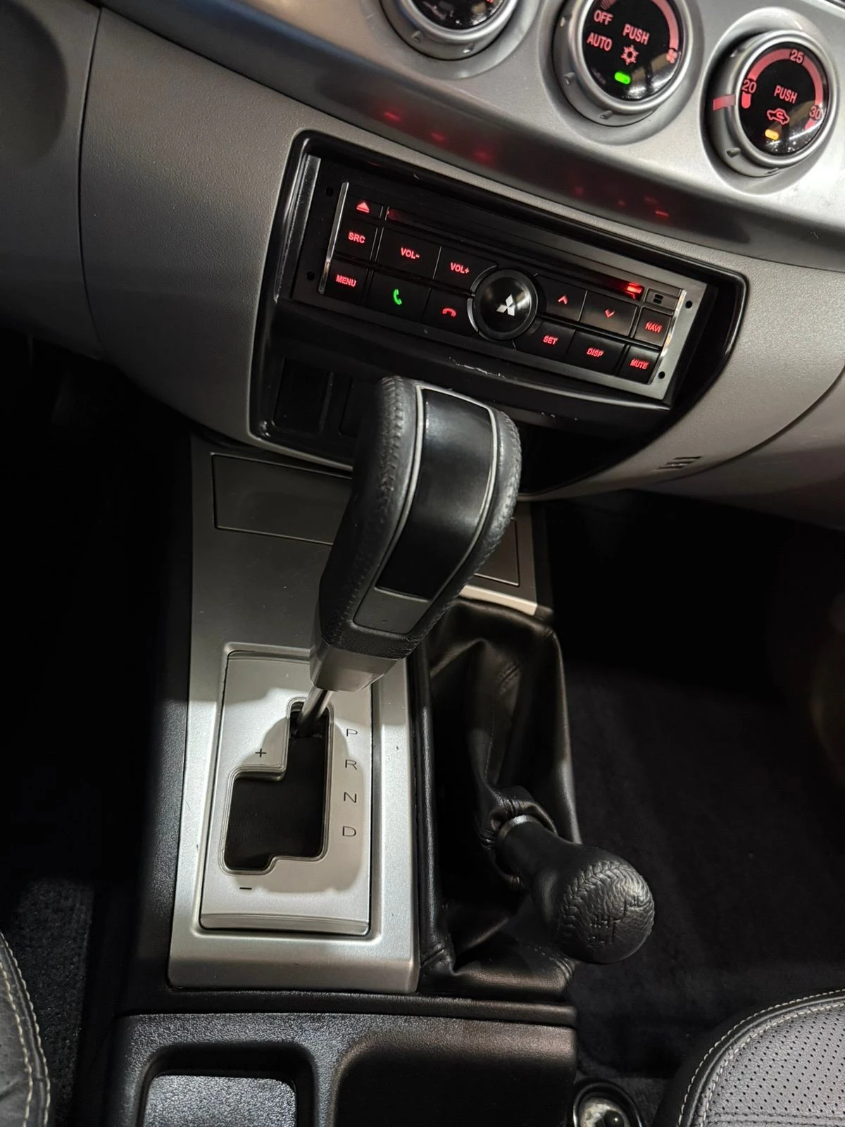 MITSUBISHI L200 TRITON