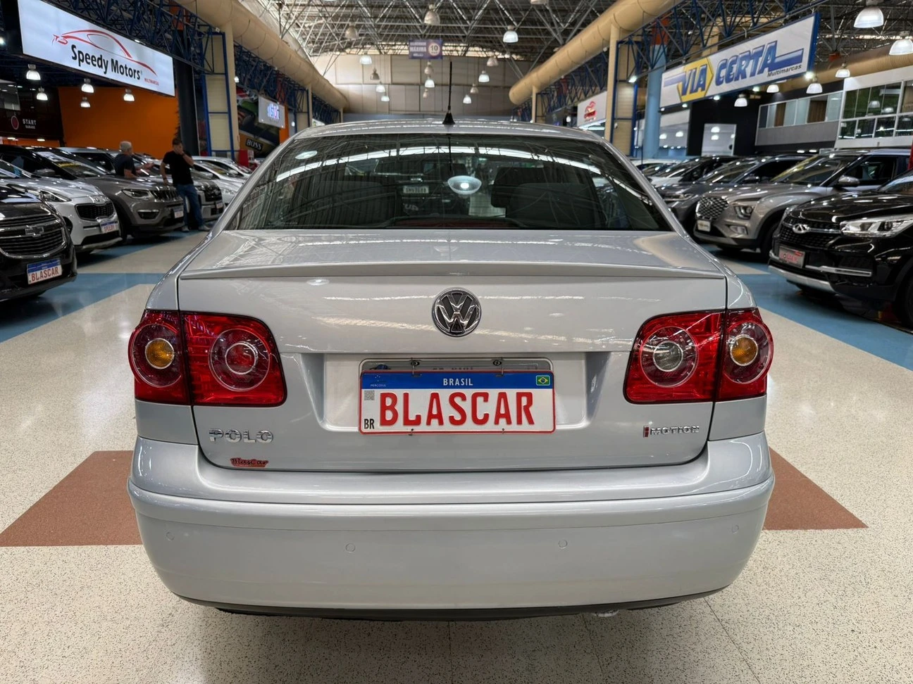 VOLKSWAGEN POLO SEDAN