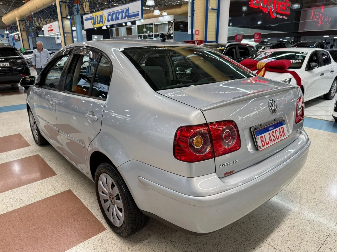 VOLKSWAGEN POLO SEDAN