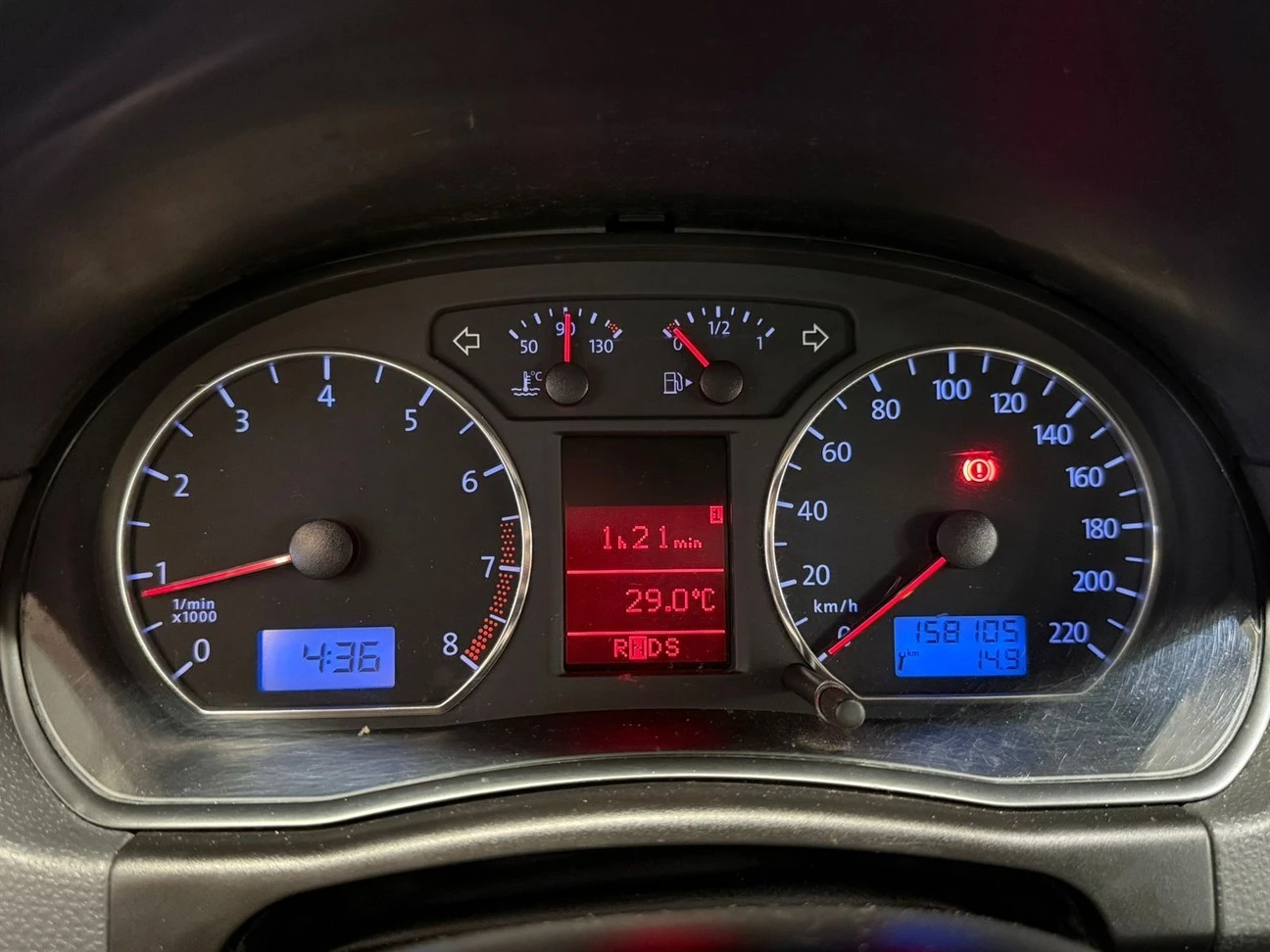 VOLKSWAGEN POLO SEDAN