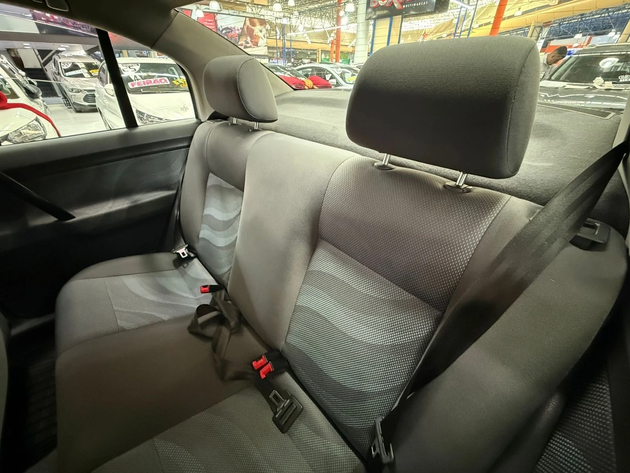 VOLKSWAGEN POLO SEDAN