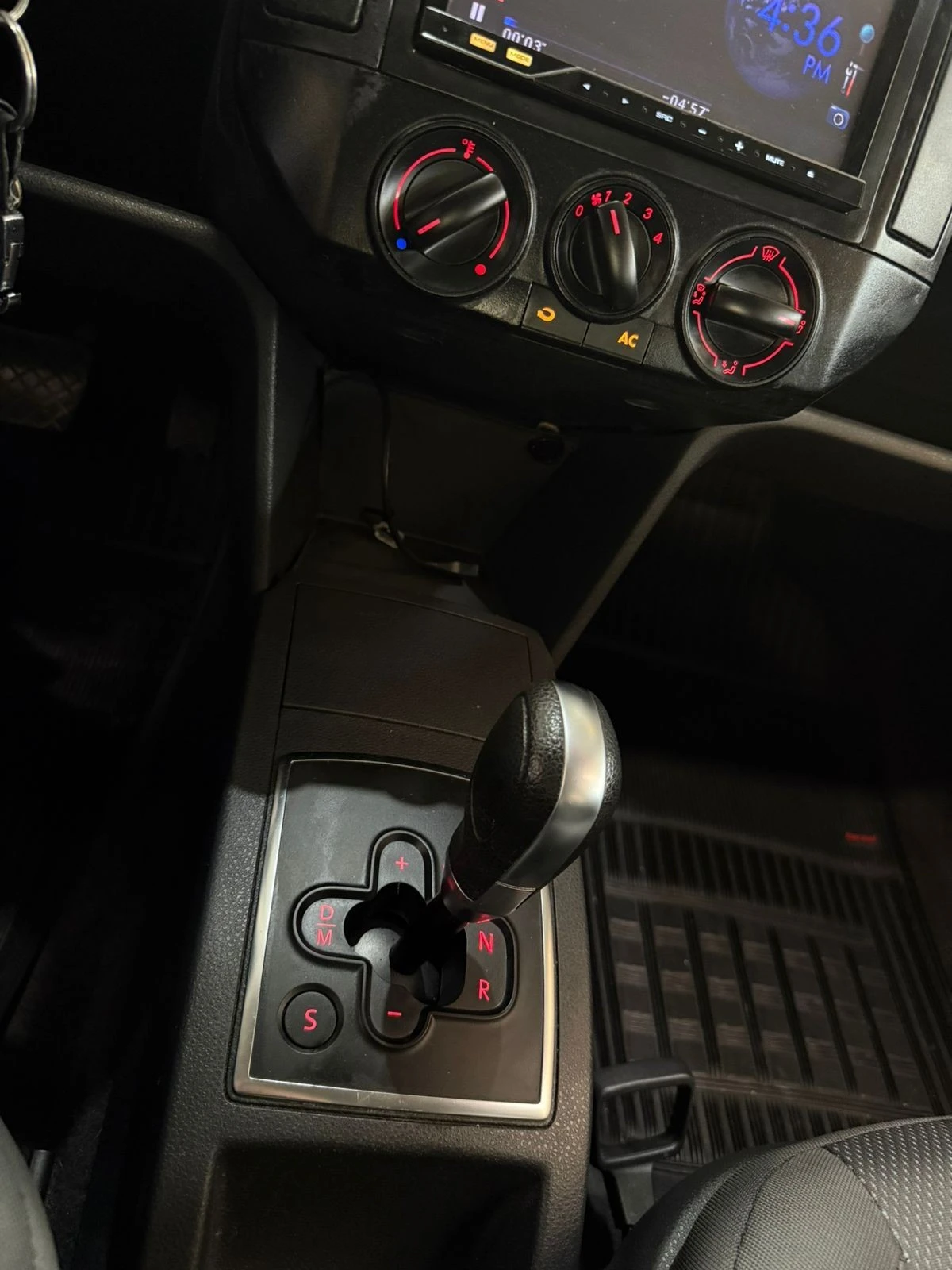 VOLKSWAGEN POLO SEDAN