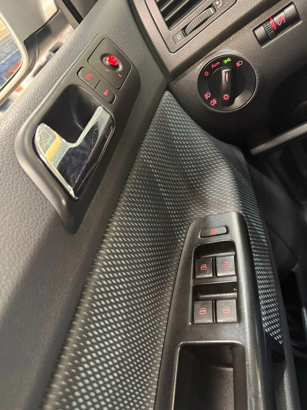 VOLKSWAGEN POLO SEDAN