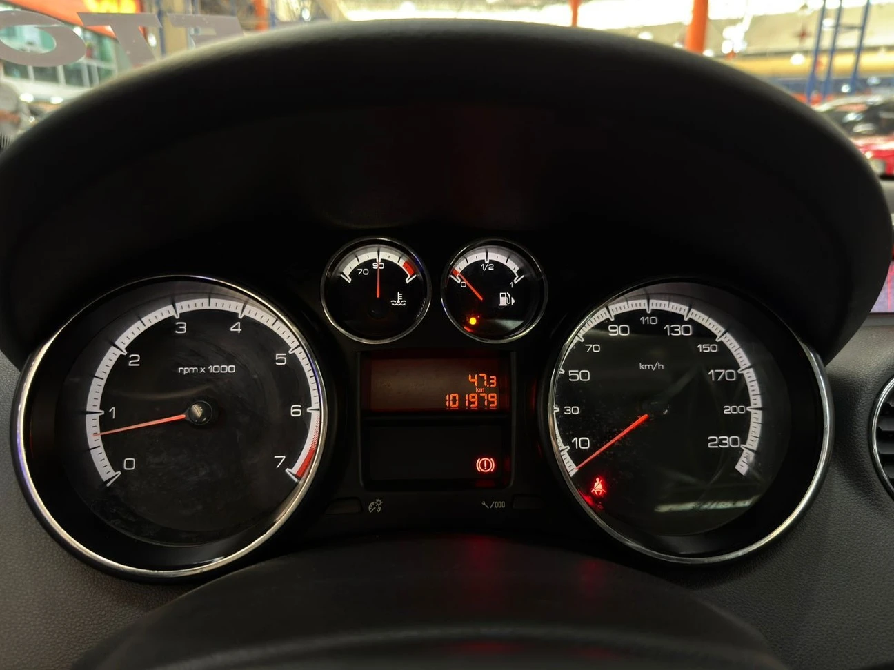 PEUGEOT 308