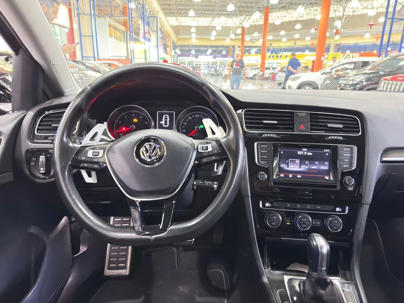 VOLKSWAGEN GOLF