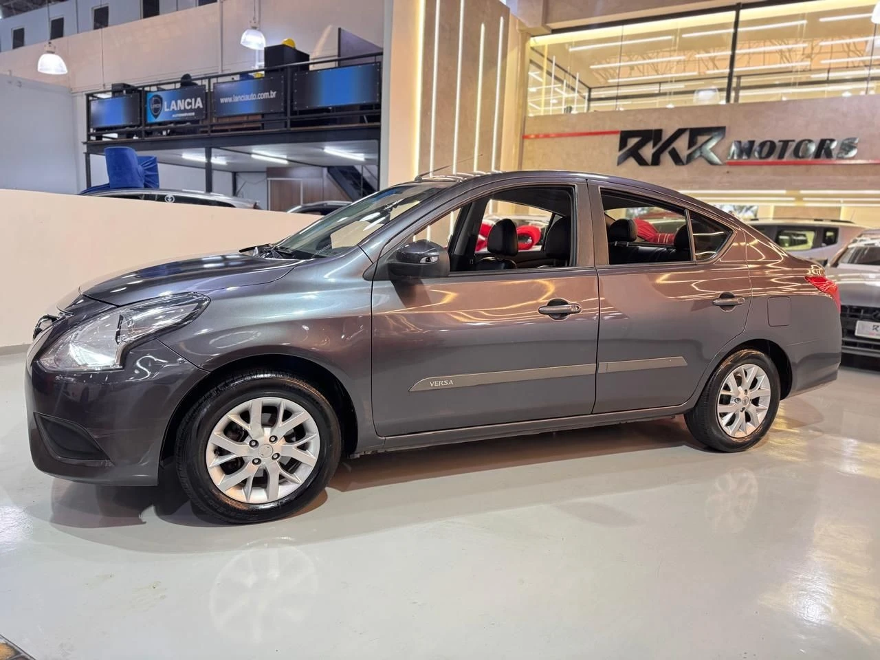 NISSAN VERSA