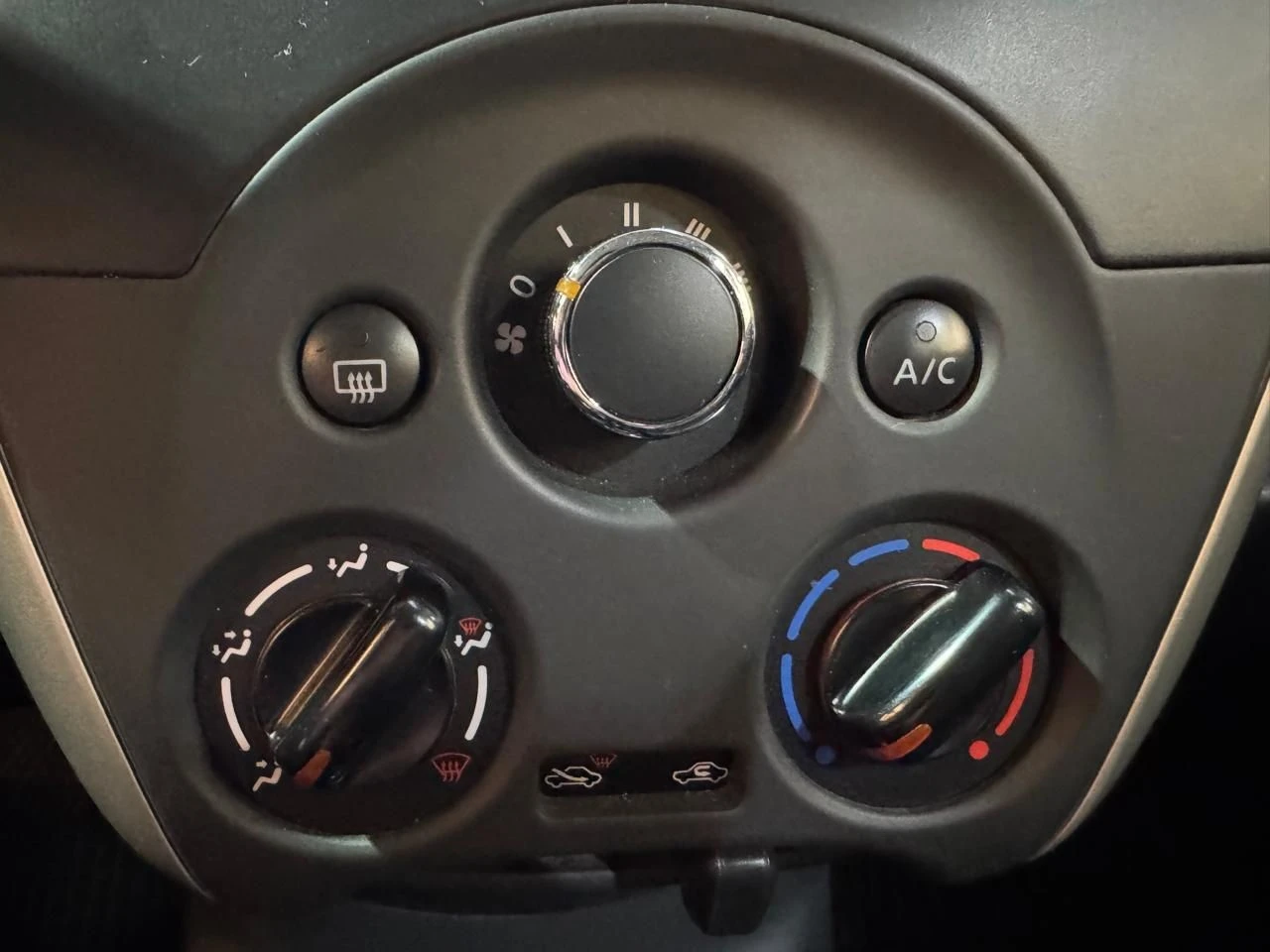 NISSAN VERSA