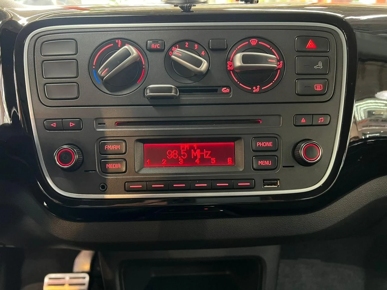 VOLKSWAGEN UP