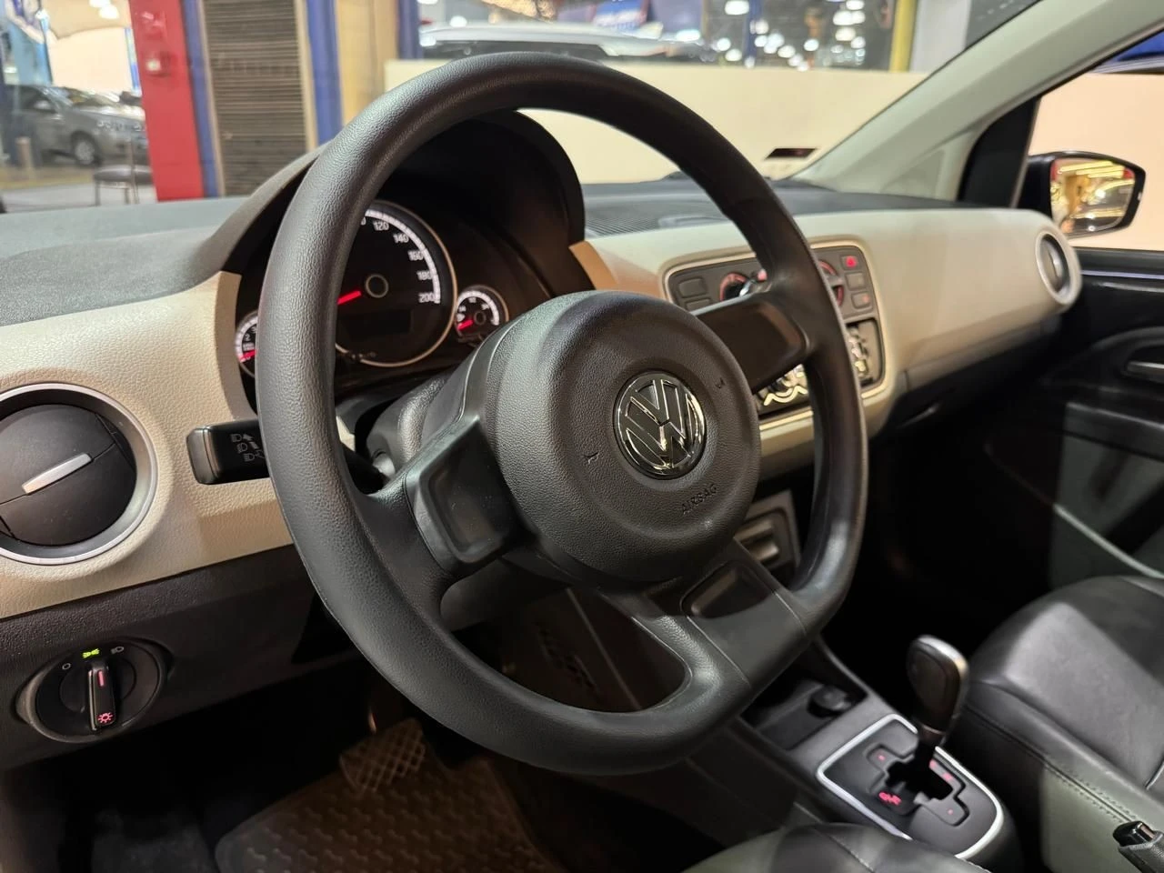 VOLKSWAGEN UP