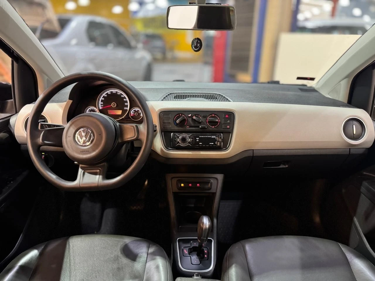 VOLKSWAGEN UP