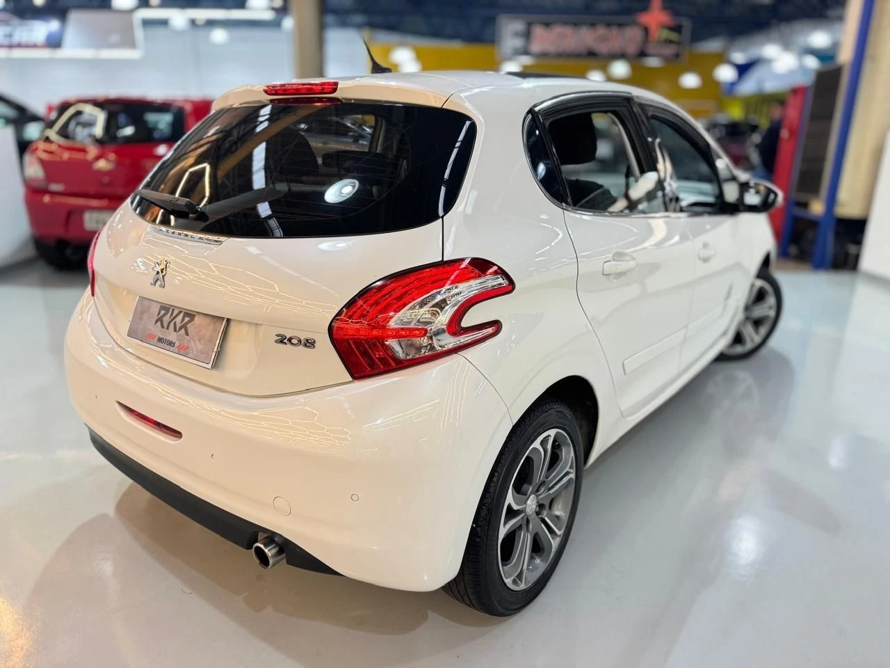 PEUGEOT 208