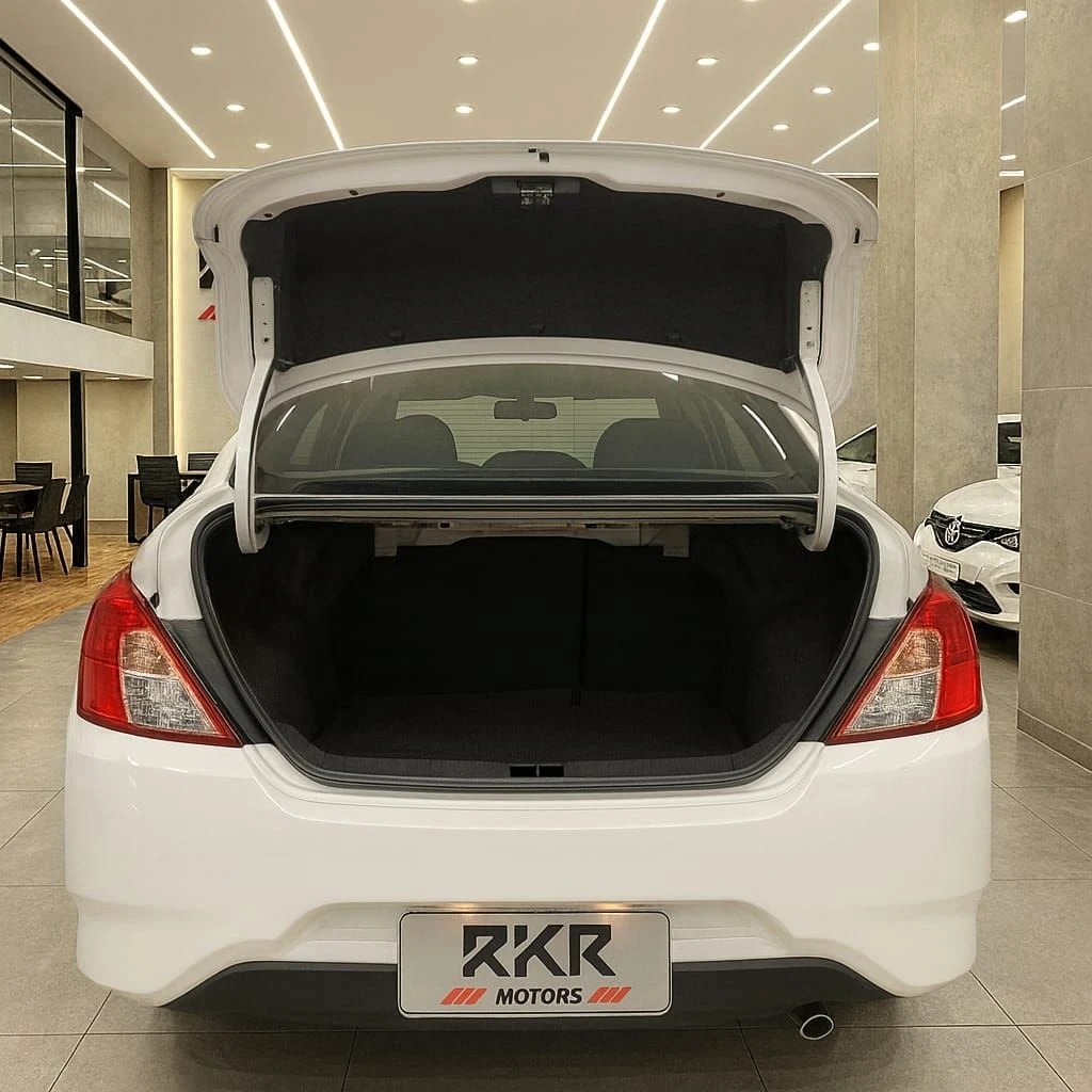 NISSAN VERSA