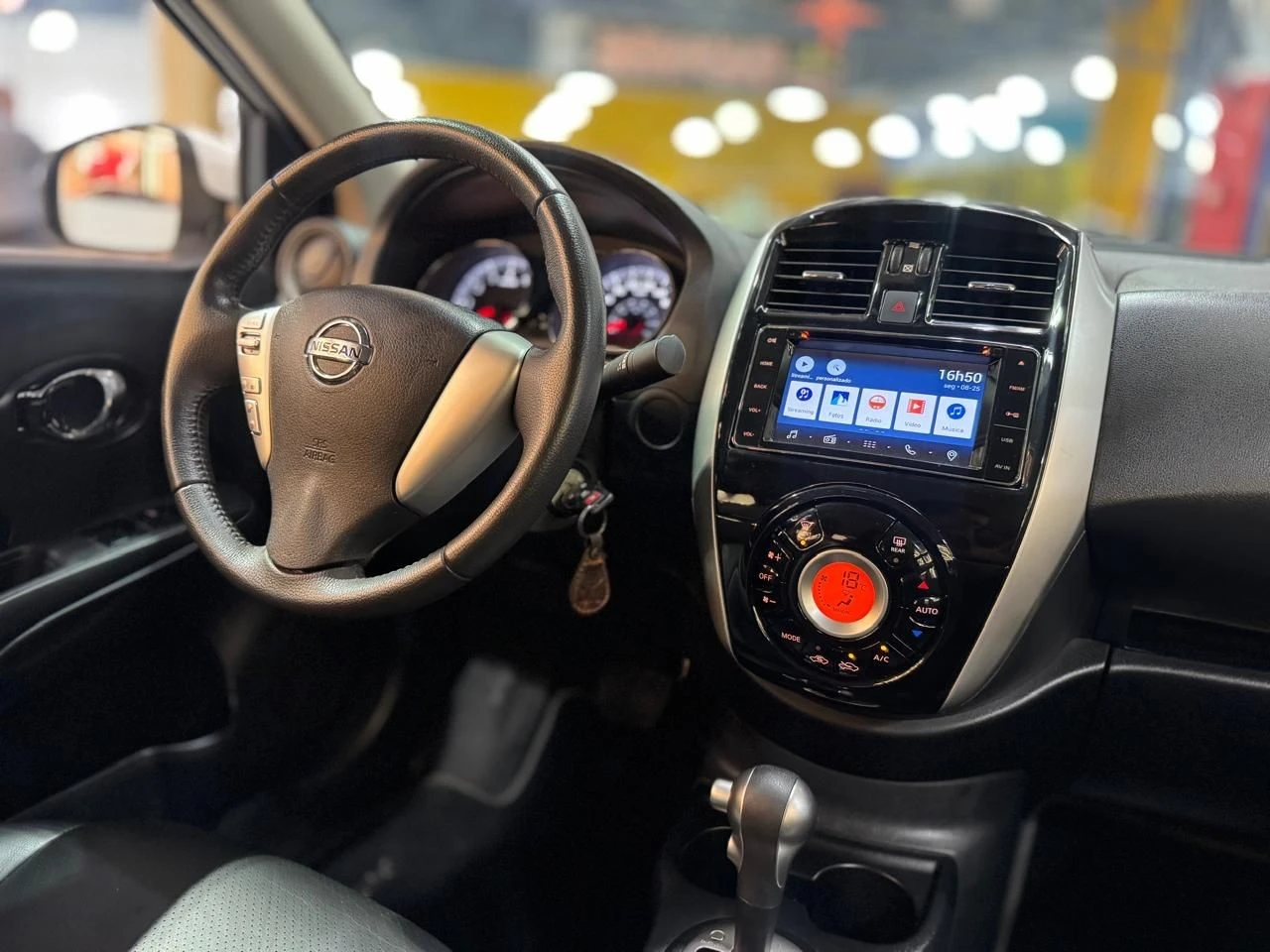 NISSAN VERSA