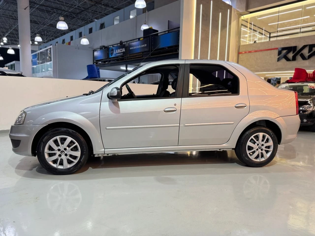 RENAULT LOGAN