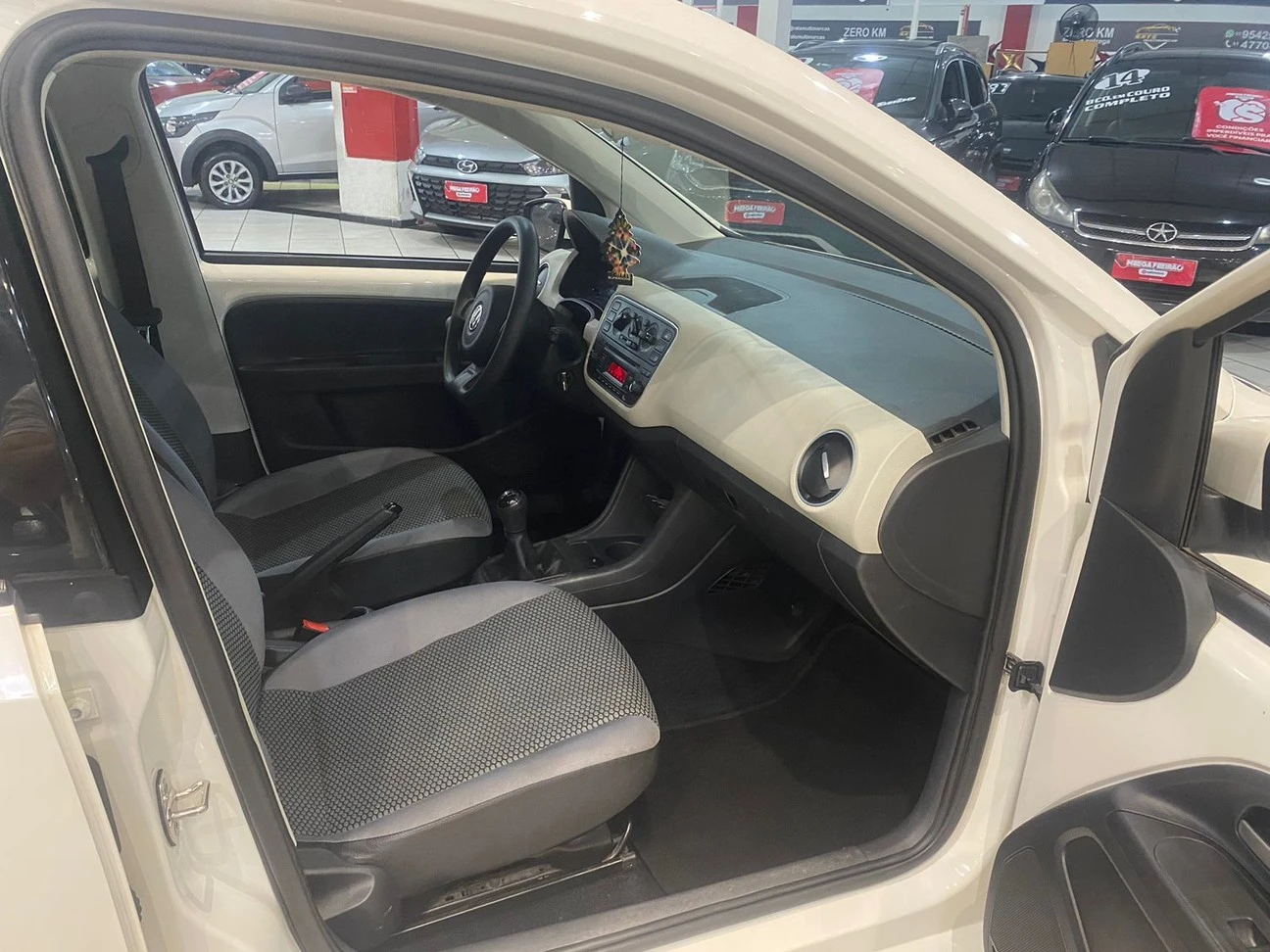 VOLKSWAGEN UP