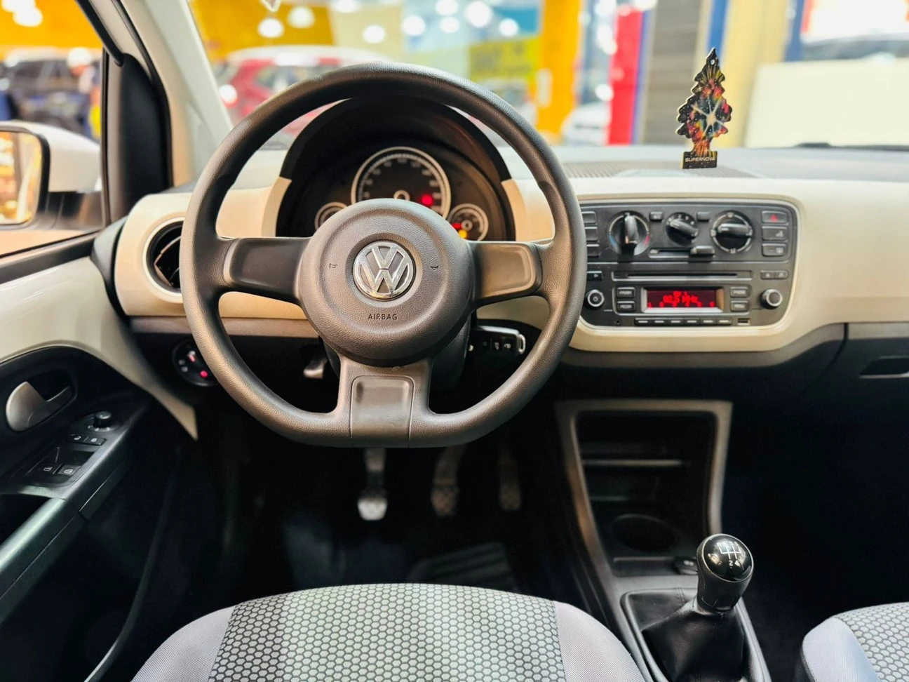 VOLKSWAGEN UP
