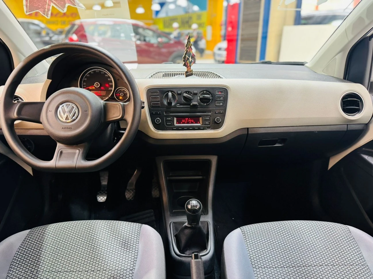 VOLKSWAGEN UP