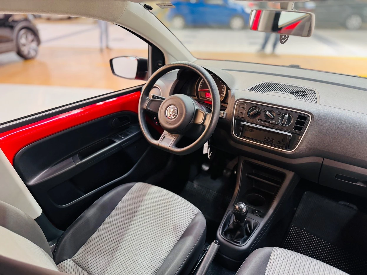 VOLKSWAGEN UP