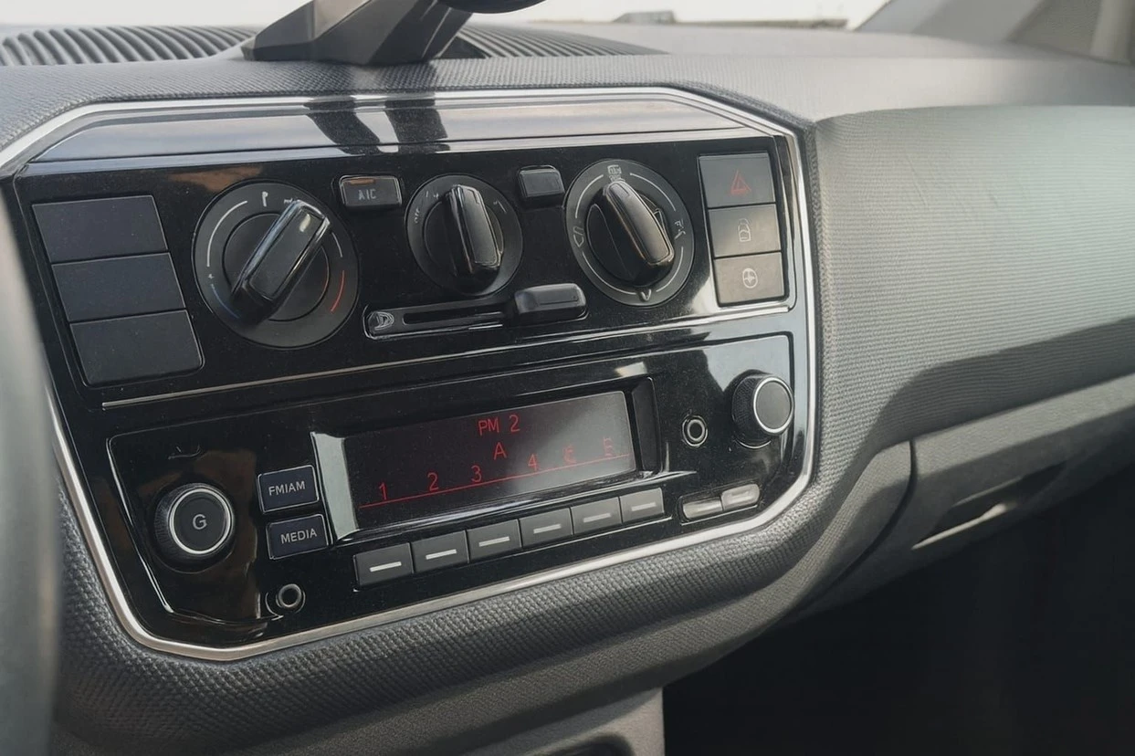 VOLKSWAGEN UP