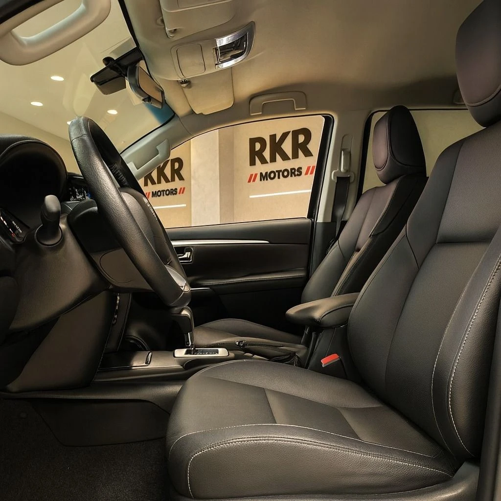 TOYOTA HILUX SW4