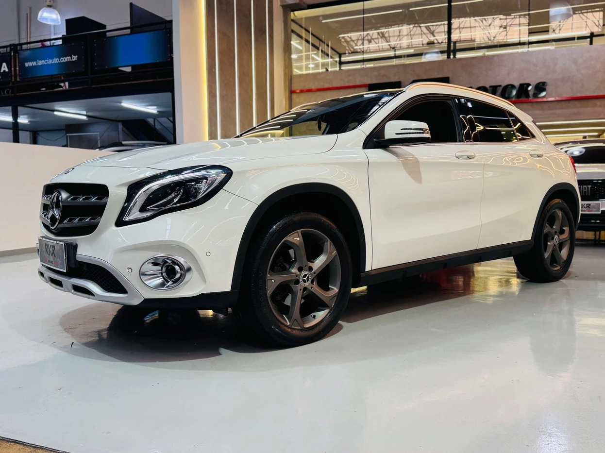 MERCEDES-BENZ GLA 200