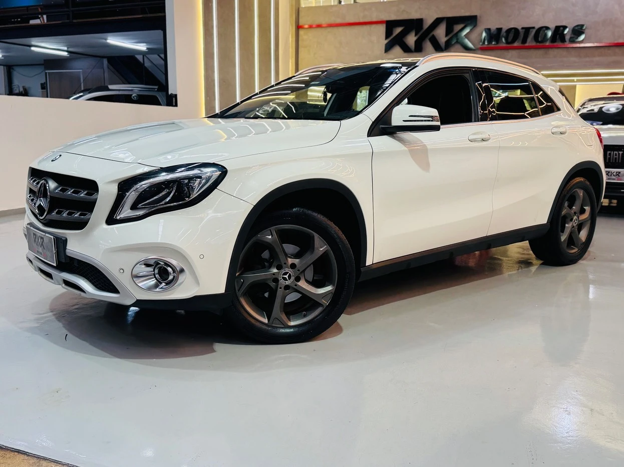 MERCEDES-BENZ GLA 200