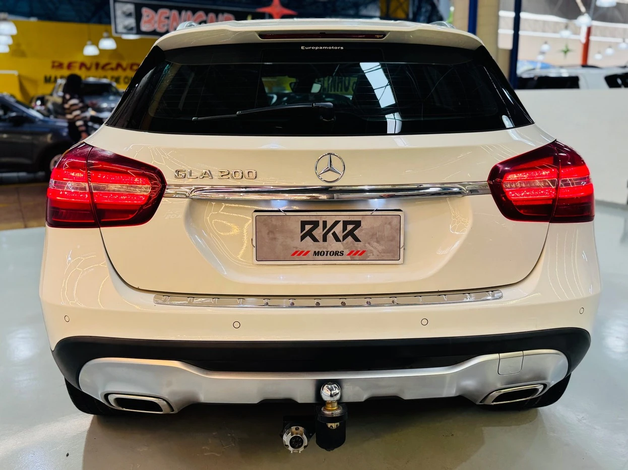 MERCEDES-BENZ GLA 200