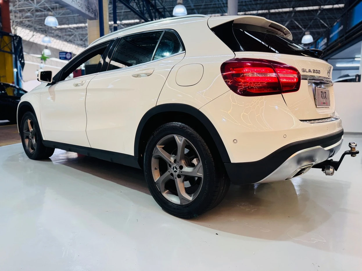 MERCEDES-BENZ GLA 200