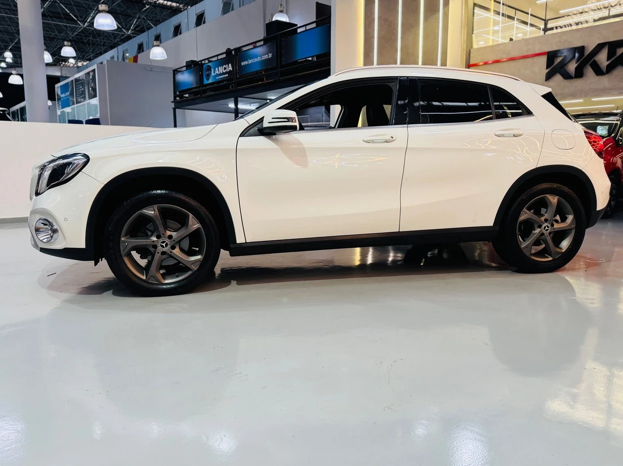 MERCEDES-BENZ GLA 200