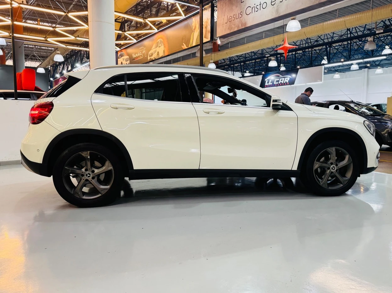 MERCEDES-BENZ GLA 200