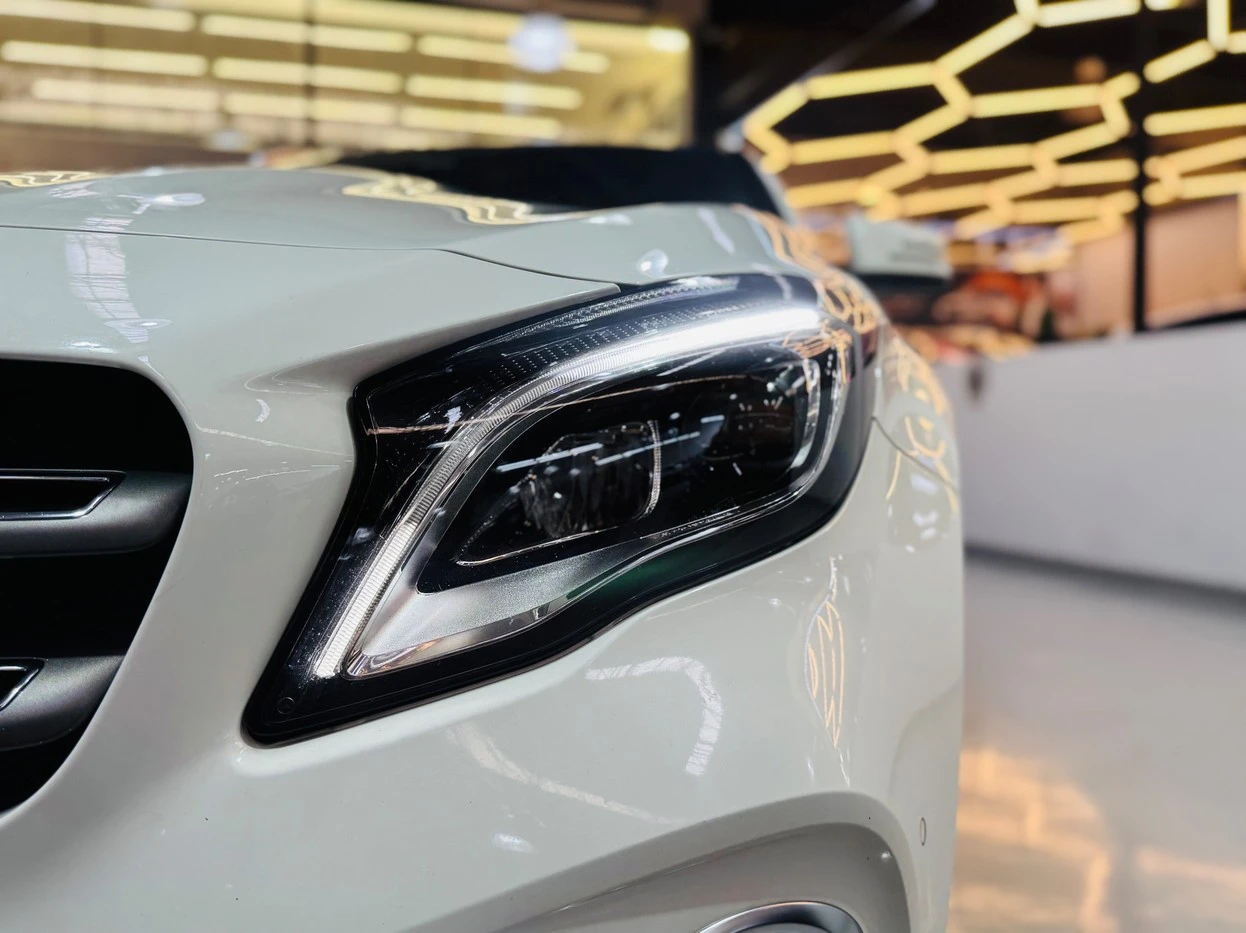 MERCEDES-BENZ GLA 200