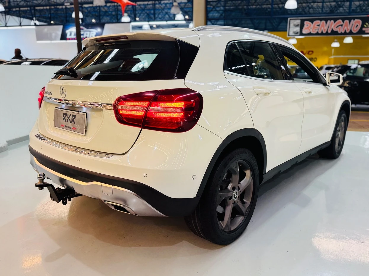 MERCEDES-BENZ GLA 200