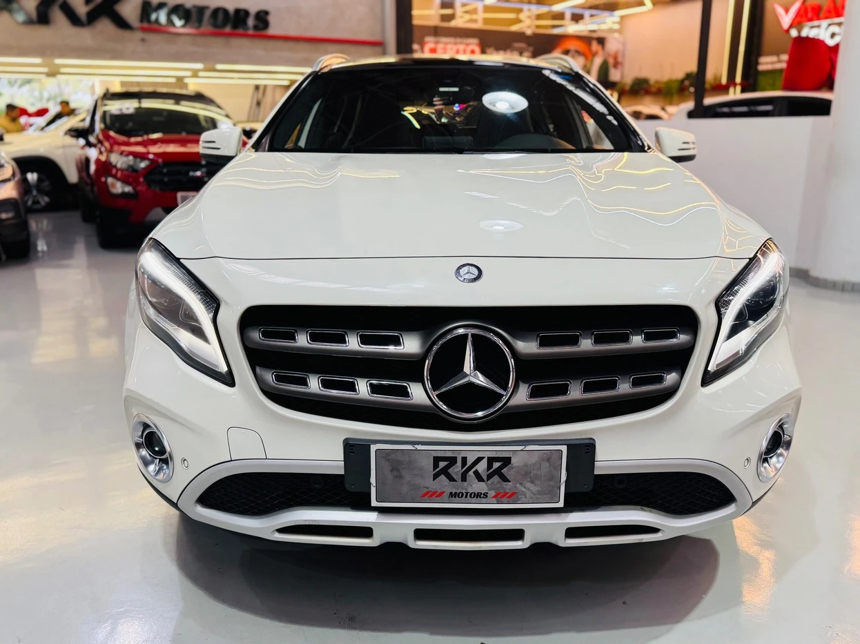 MERCEDES-BENZ GLA 200