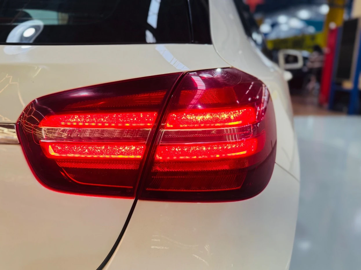 MERCEDES-BENZ GLA 200