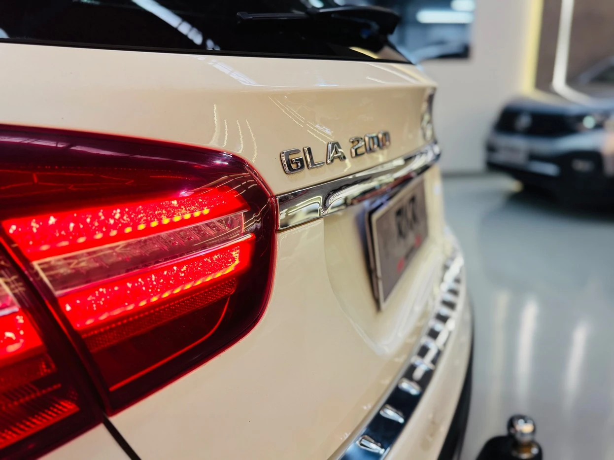MERCEDES-BENZ GLA 200