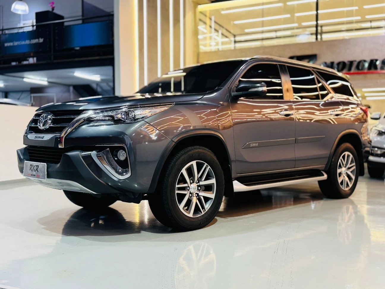 TOYOTA HILUX SW4