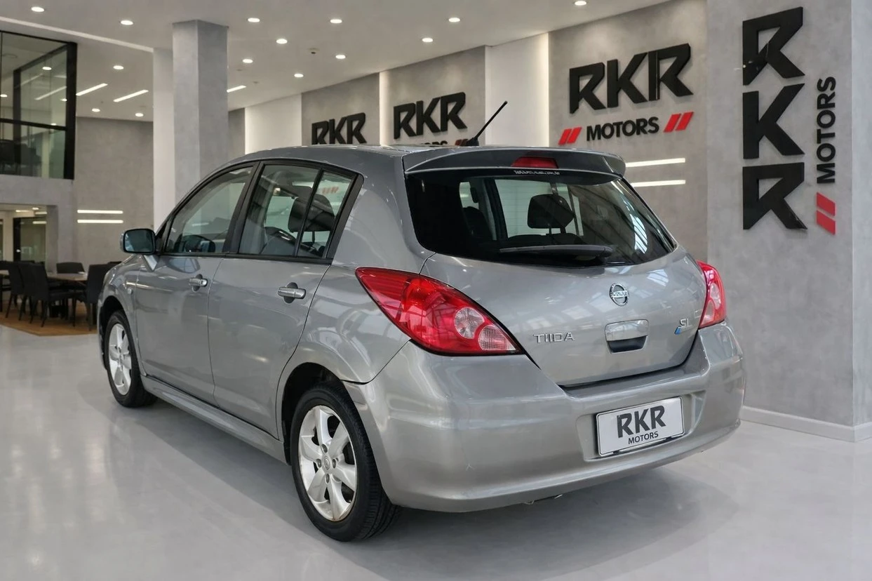 NISSAN TIIDA