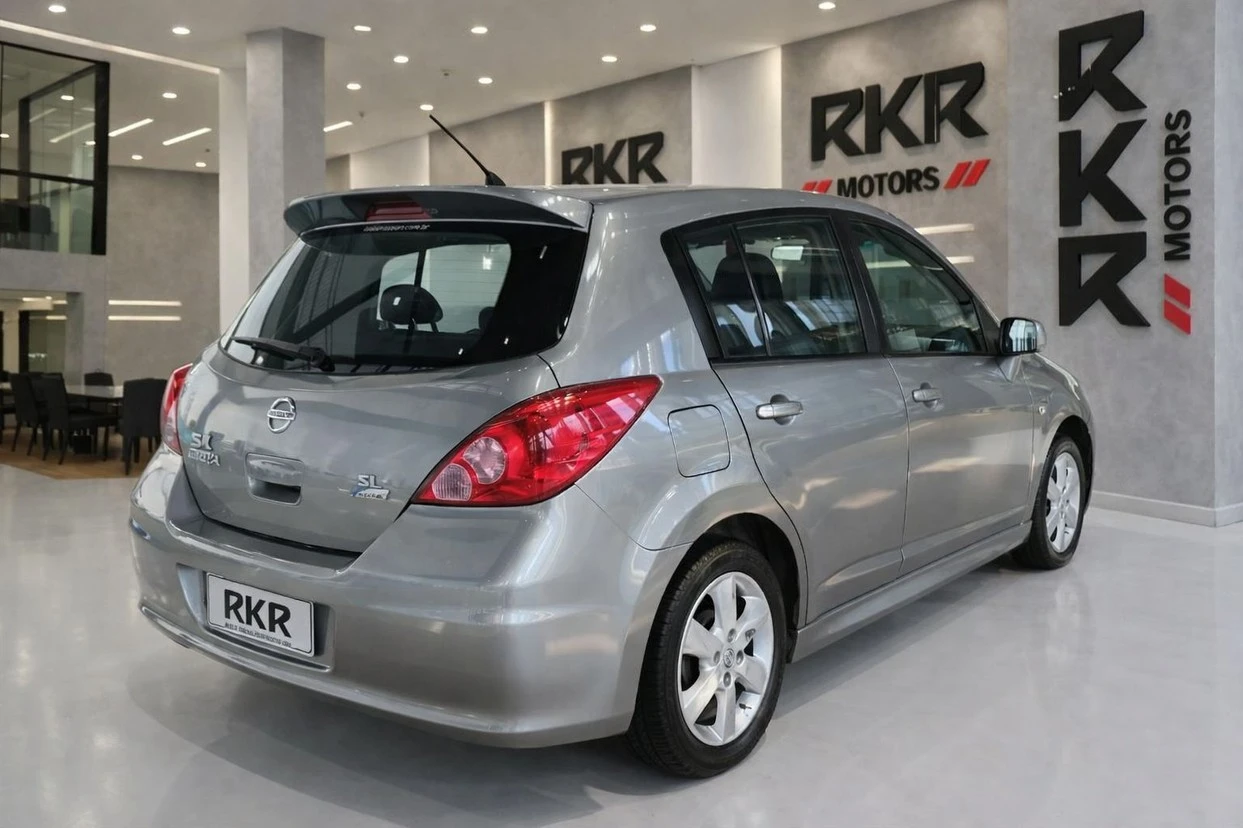 NISSAN TIIDA
