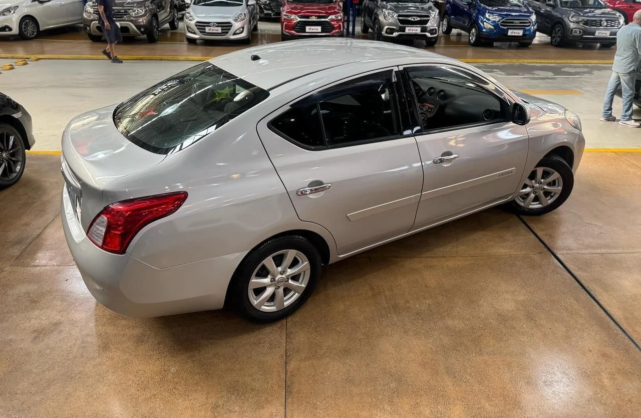NISSAN VERSA