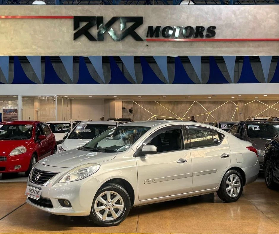 NISSAN VERSA