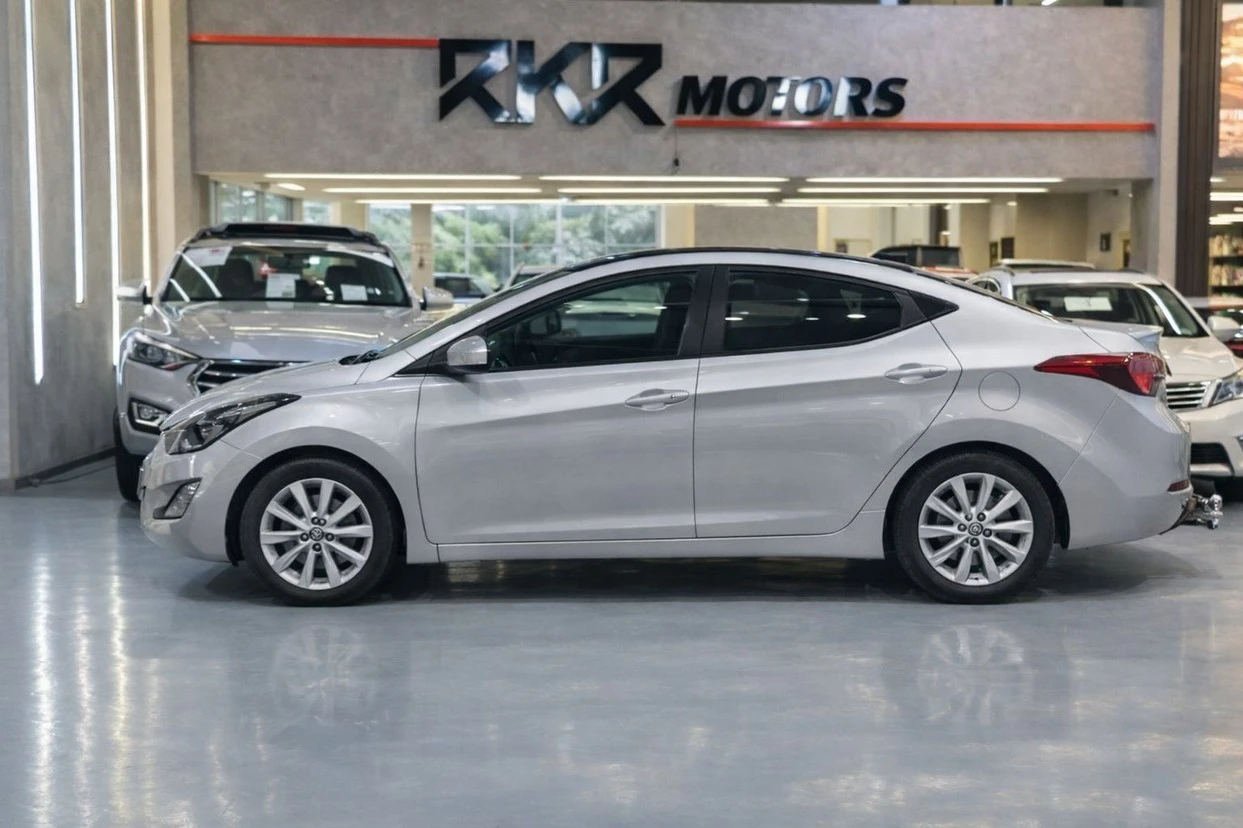 HYUNDAI ELANTRA