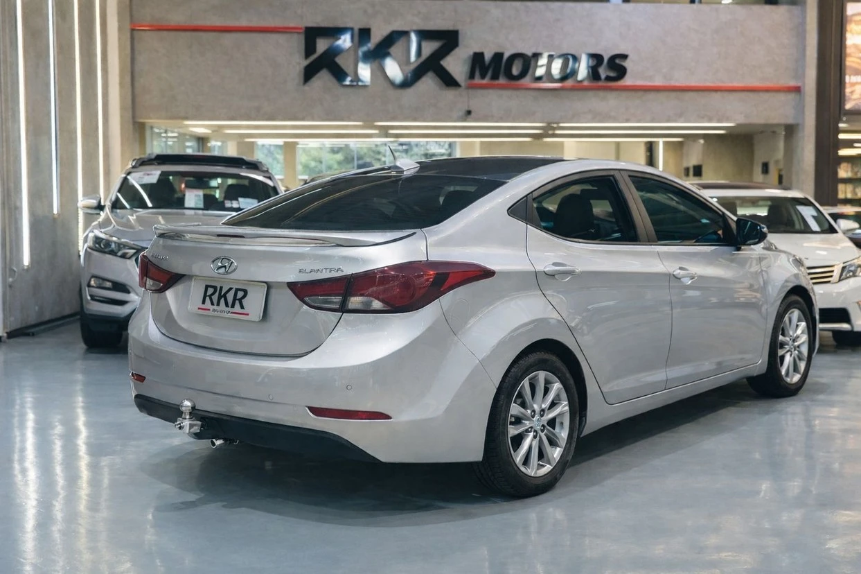 HYUNDAI ELANTRA